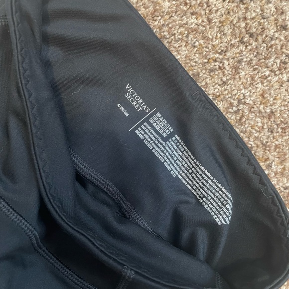 Black full length Victoria’s Secret leggings with pockets. - Picture 3 of 3